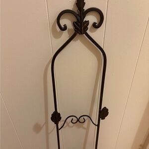 Vertical Wrought Iron Plate Display Holder